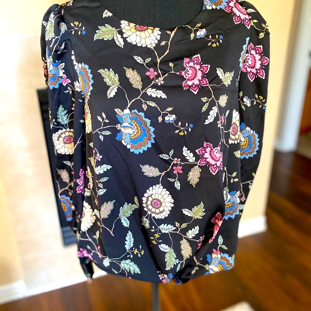 NWT Gorgeous Vince Camuto Umbra Forrest Blouse